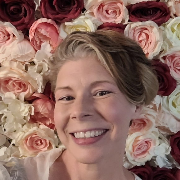 Meet your Posher, Lacey - Picture 1 of 1